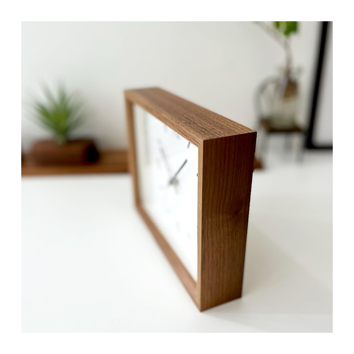 KATOMOKU Dual Use Clock 2 Wanduhr km-53WA in Walnuss mit permanentem Sekundenzeiger und nahezu geräuschlosem Analogwerk, B/H/T: 22 x 17 x 5 cm - Bild 4