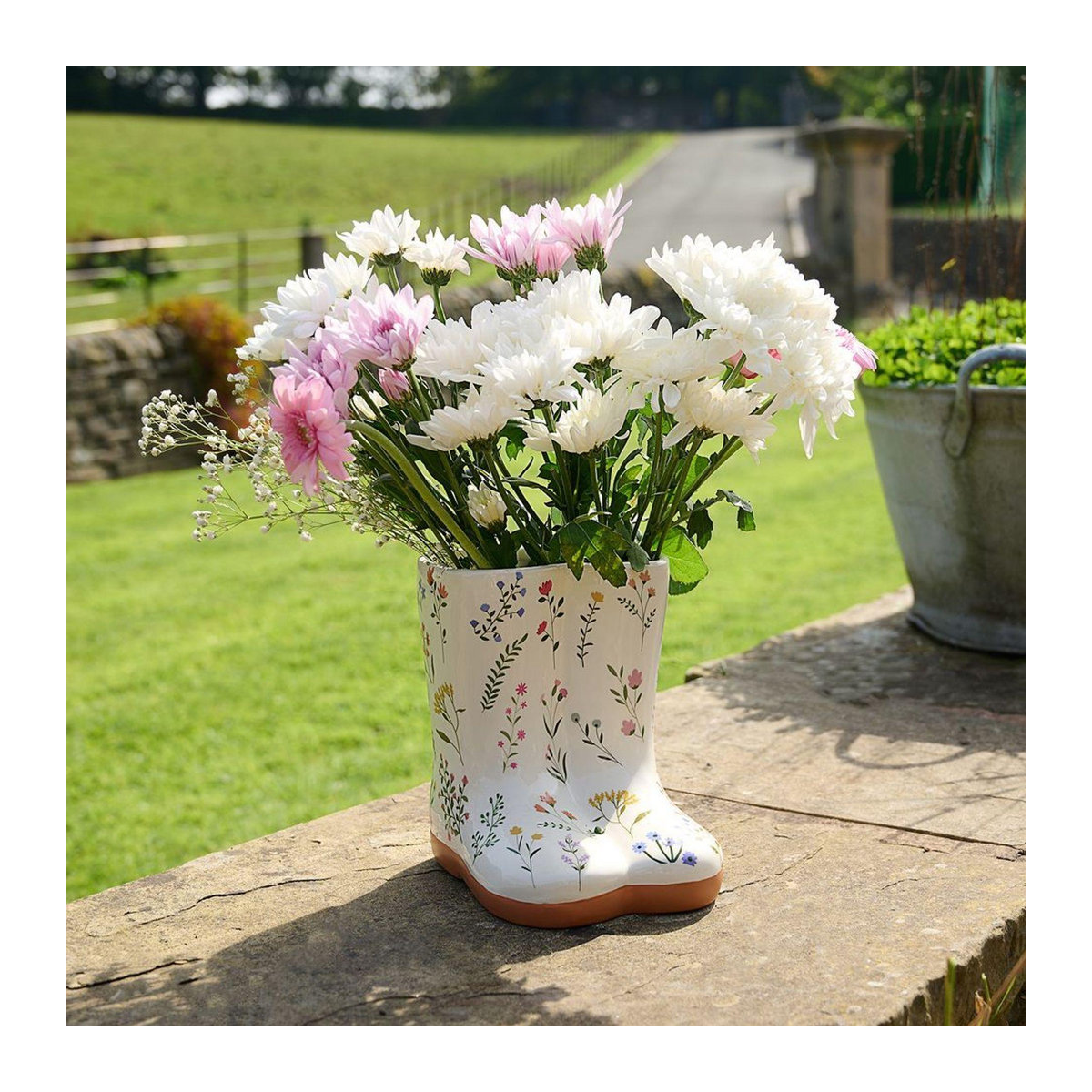 Keramikvase Celebrations Kleiner Cottage-Garten mit floralem Gummistiefel-Design in Weiß, Höhe: 20,0 cm, Breite: 15,5 cm, Tiefe: 15,5 cm - Bild 2