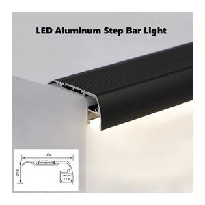 khelse LED Schrittlampe aus Aluminium mit Anti-Rutsch Profil für Treppenstufen und Hintergrundbeleuchtung in minimalistischem Design