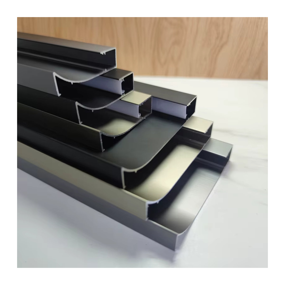 Khelse LED-Sockelleistenleuchte DLA1211 aus Aluminium in Schwarz, minimalistische Aufputz-Wandleuchte für Wohnzimmer und Flur - Bild 6