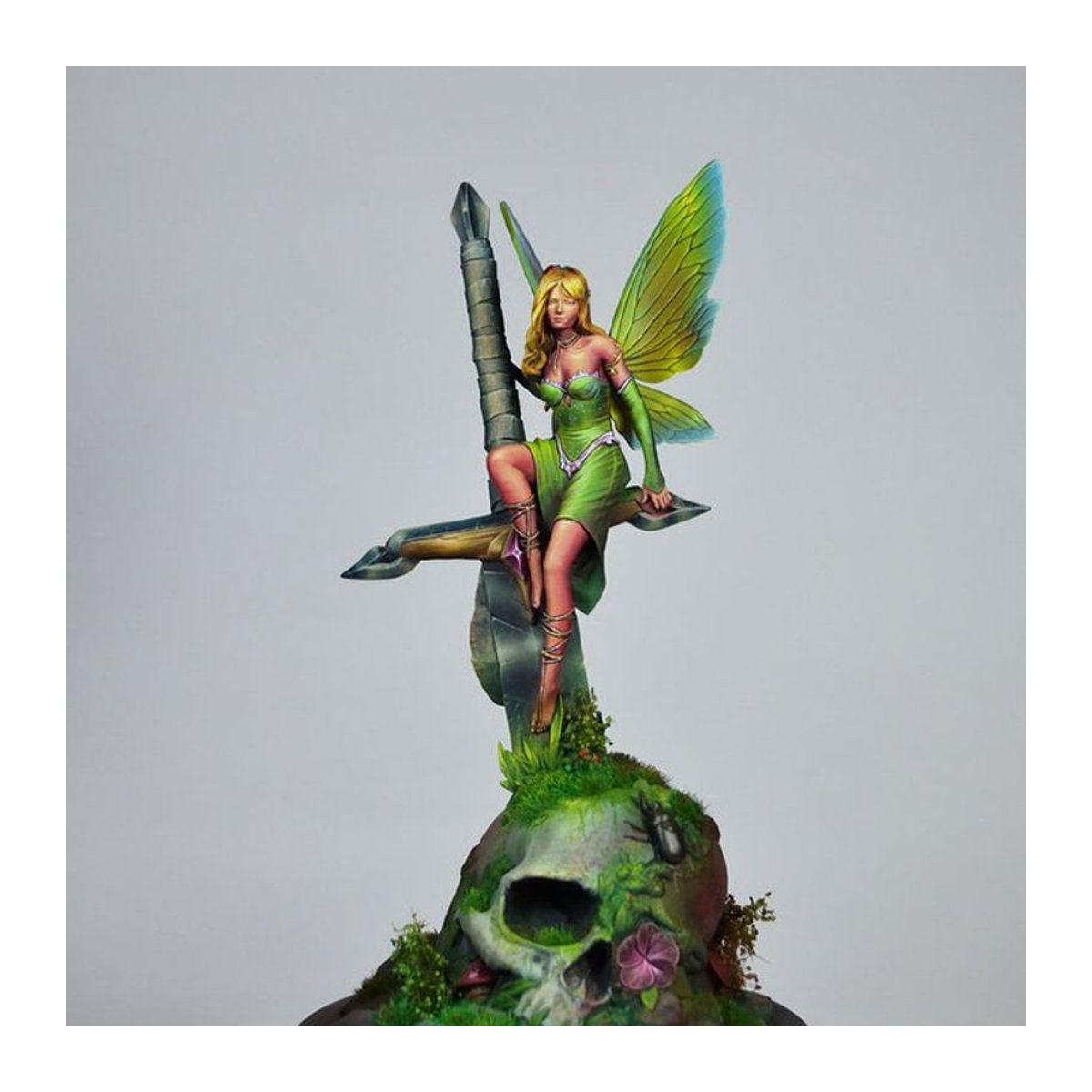 KIMERA Miniatur Modell Kit Feen-Figur mit Schwert aus Kunstharz unbemalt mehrfarbig - Bild 1