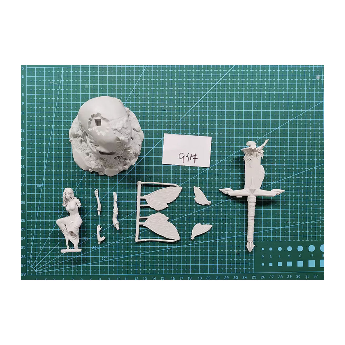 KIMERA Miniatur Modell Kit Feen-Figur mit Schwert aus Kunstharz unbemalt mehrfarbig - Bild 2