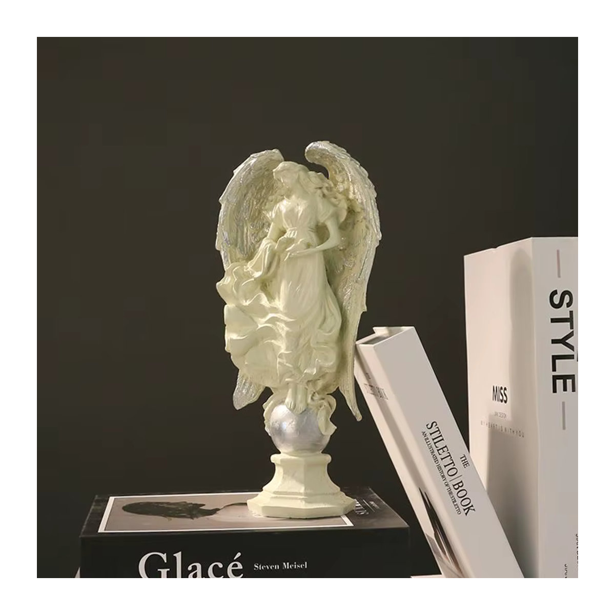 Klassische Engel Tänzerin Skulptur aus Kunstharz in Blau und Weiß als ästhetische Deko-Figur - Bild 1