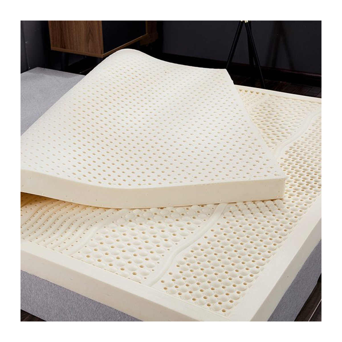 Kmikli Naturlatex Matratze aus 100 % Naturlatex aus Thailand in Beige mit Bezug und langsamer Rückfederung - Bild 1