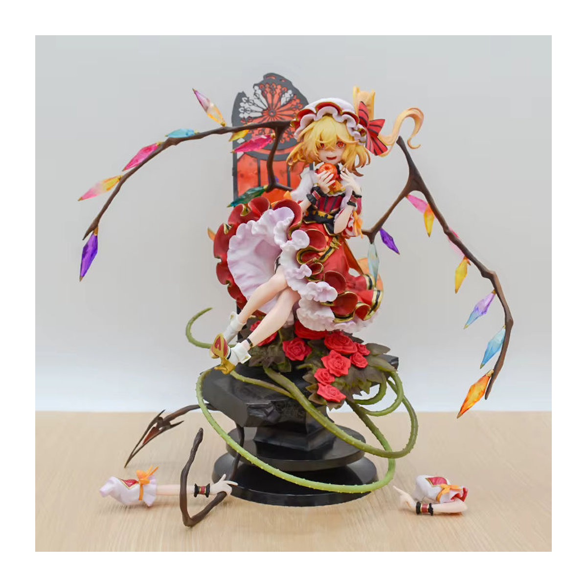 KONBORE Flandre Scarlet Anime Figur aus Touhou Projekt, rote Dekofigur aus Kunststoff, Höhe: 32 cm - Bild 2