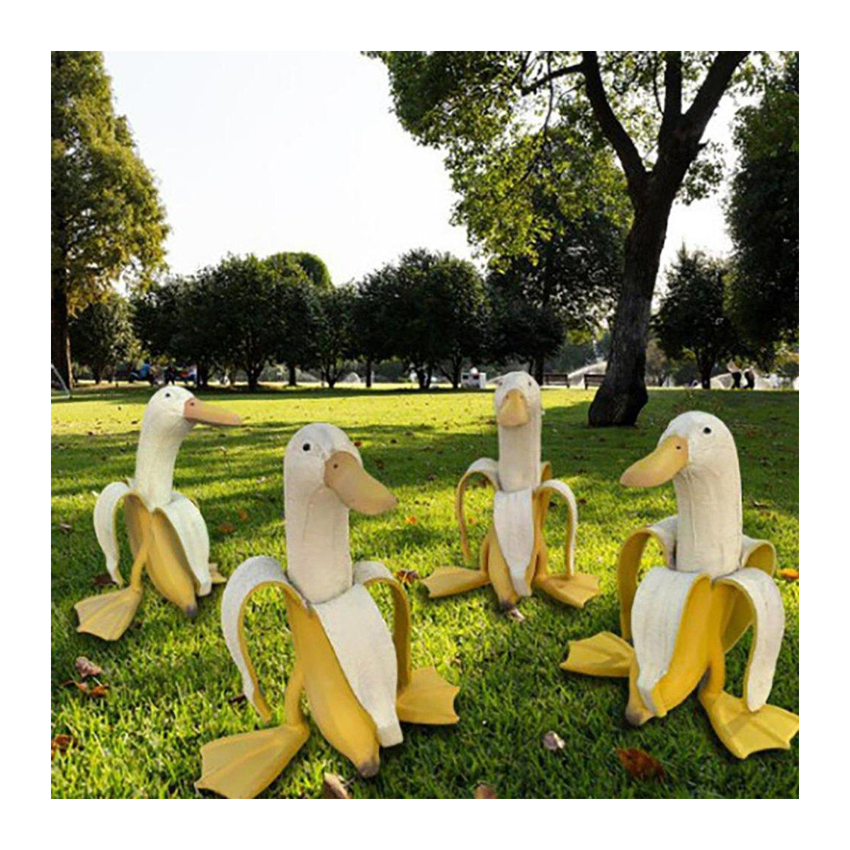 Kreative Bananen-Ente als skurrile Gartendekoration und Vintage-Skulptur aus Harz in Gelb - Bild 3