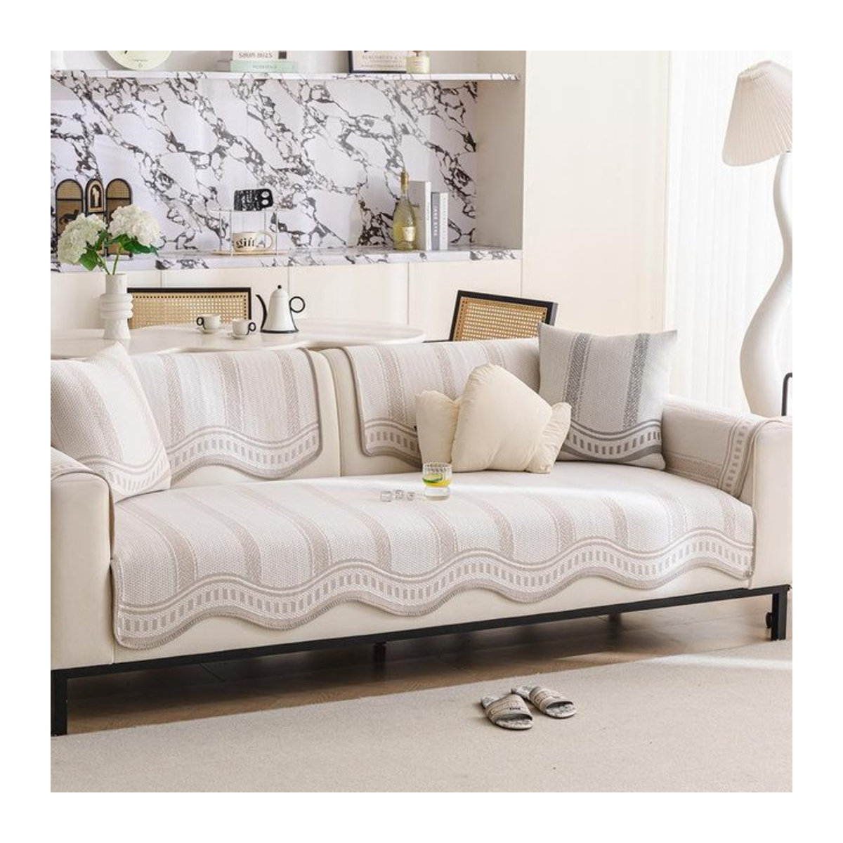 Kühlendes Sofakissen aus Eisseide als rutschfeste Sofamatte und kratzfester Sofabezug für Dreisitzer-Sofas, B/B: 70 x 70 cm - Bild 1