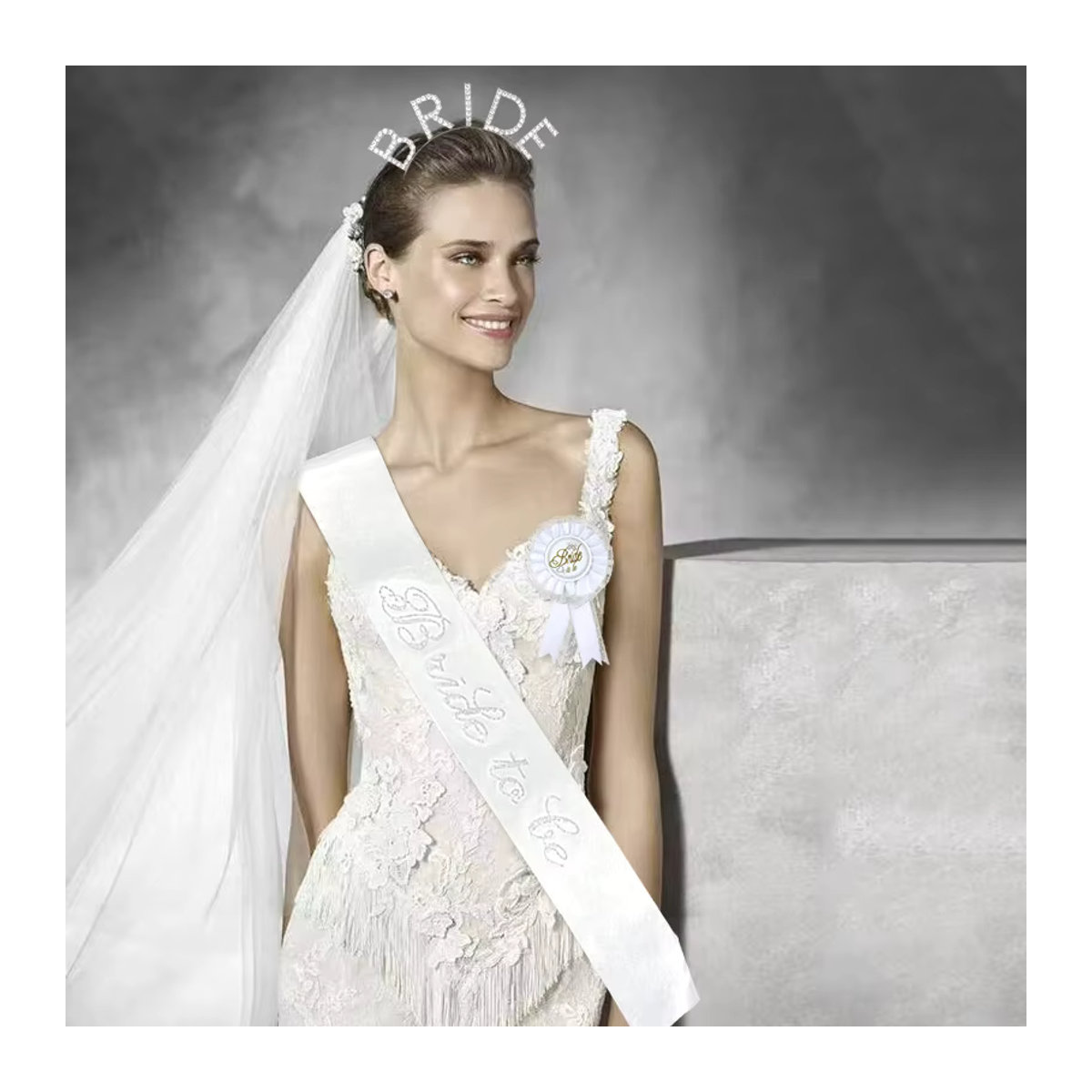 KUKUZHU Brautschleier Schärpe aus Satin in Weiß und Silber für Hochzeit und Junggesellenabschied - Bild 2