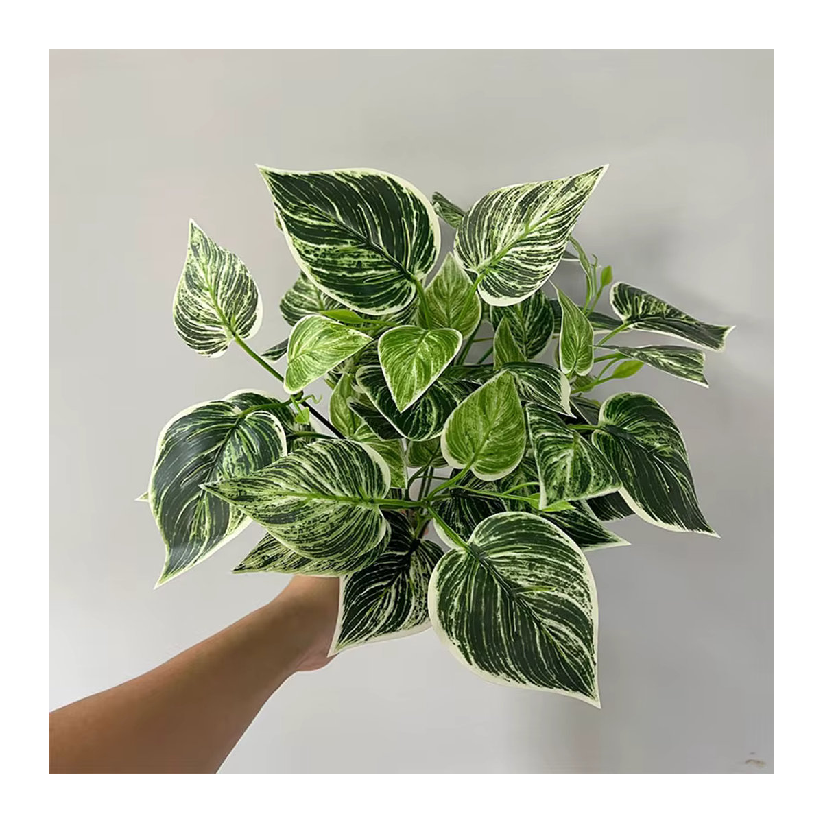 Künstliche Scindapsus-Pflanze von Kmitang in Grün, hängende Kunstpflanze aus Kunststoff mit 7 Blättern, Höhe: 35 cm - Bild 2