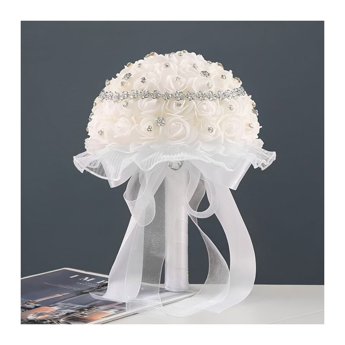 Künstlicher Blumenstrauß in Weiß mit Rosen für deine Hochzeit und romantische Anlässe - Bild 1