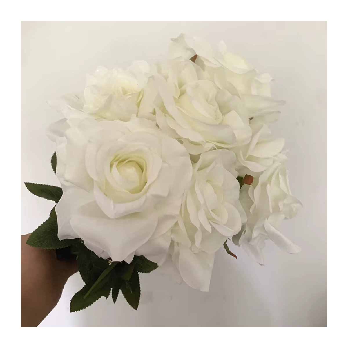 Künstlicher Rosenstrauß von shine&sasha mit 7 weißen Rosen als ästhetische Dekoration für Hochzeit und Wohnzimmer - Bild 2
