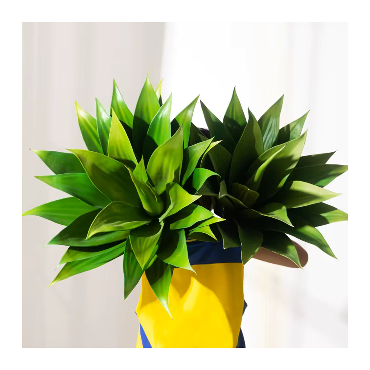 Künstlicher Yucca-Baum von Kmitang in Grün aus Kunststoff als Topfpflanze für dein Zuhause oder die Outdoor-Dekoration - Bild 2