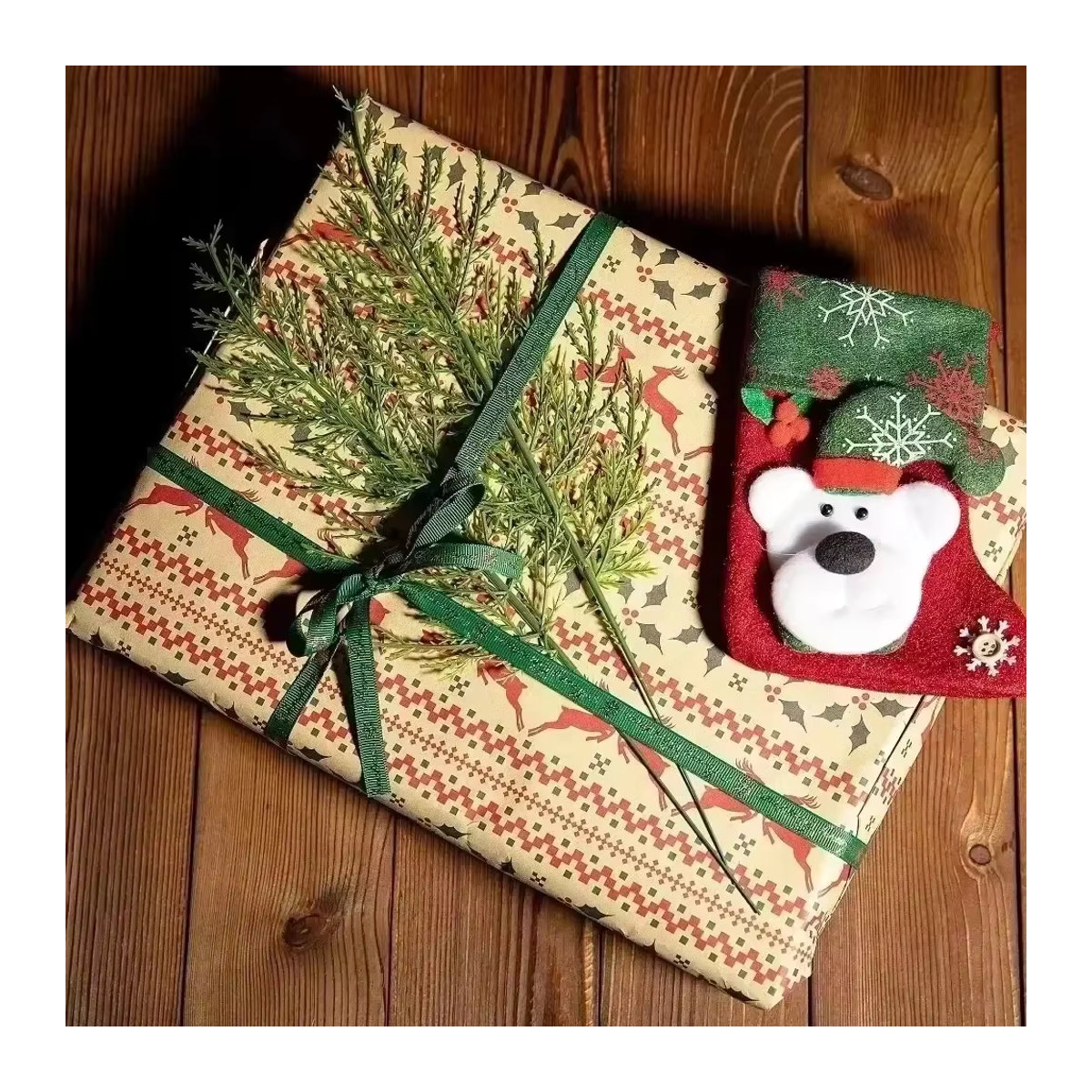 Künstlicher Zeder und Kiefer Zweig aus Kunststoff in Grün für deine Weihnachtsdekoration und DIY-Projekte - Bild 3