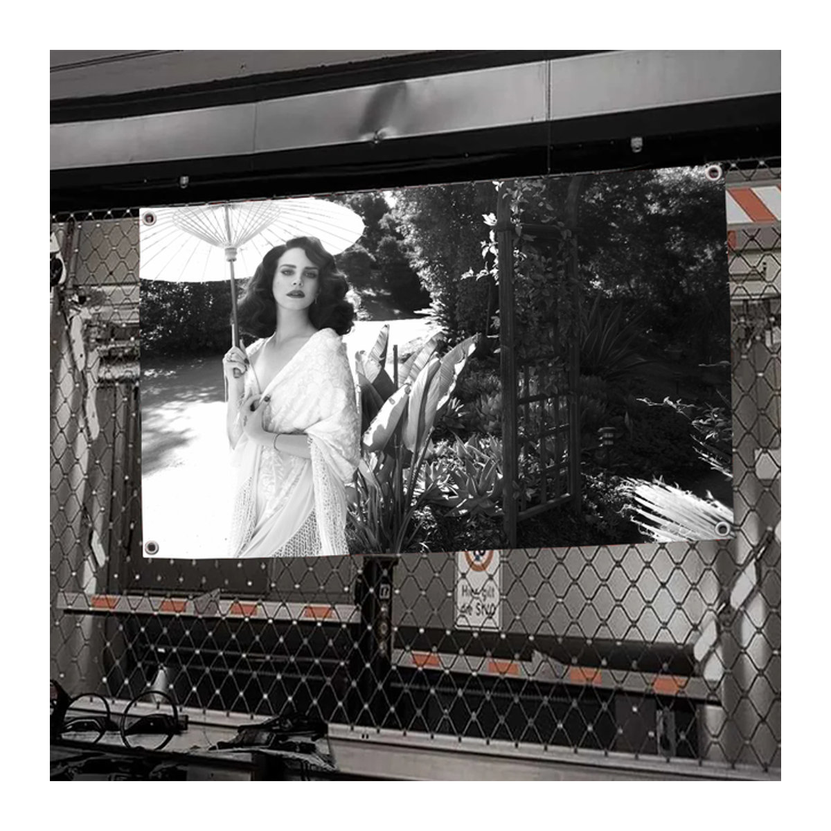 Lana Del Rey Sänger Flagge aus Polyester mit vier Löchern für Outdoor und Raumdekoration - Bild 1