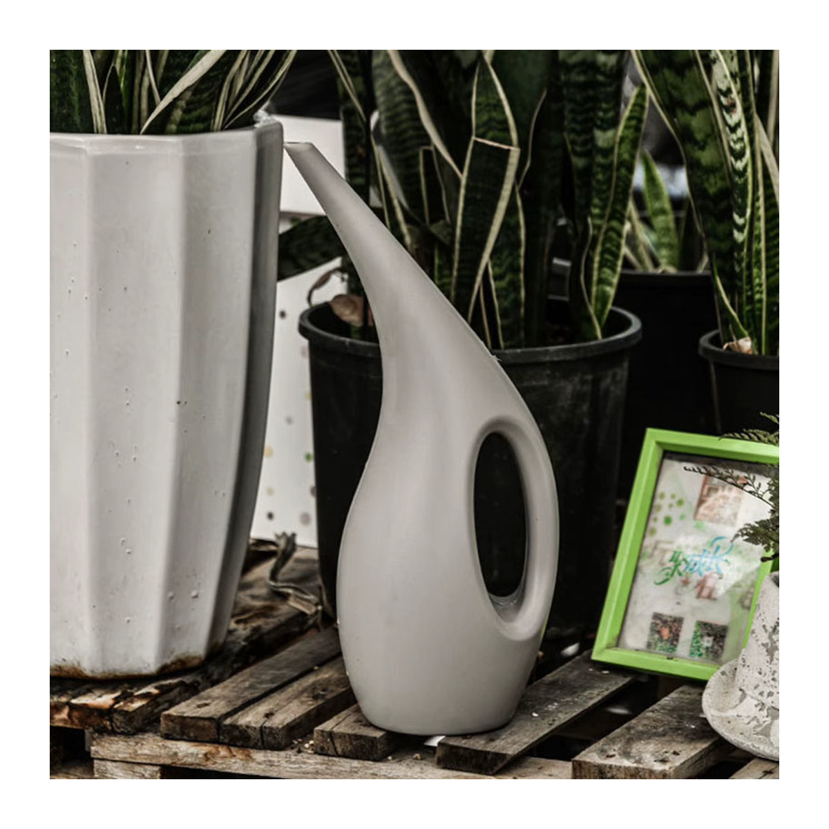 Lange Blumenbewässerung aus Kunststoff für präzise Wasserführung direkt zur Wurzel, ideal für Balkonpflanzen und Indoor-Topfpflanzen - Bild 4