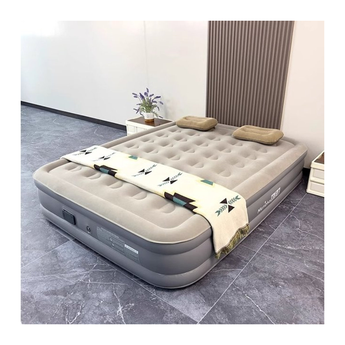 Langlebige aufblasbare Luftmatratze aus PVC für Glamping mit eingebauter Pumpe und doppelter Höhe, Breite: 190 cm, Tiefe: 25 cm - Bild 1