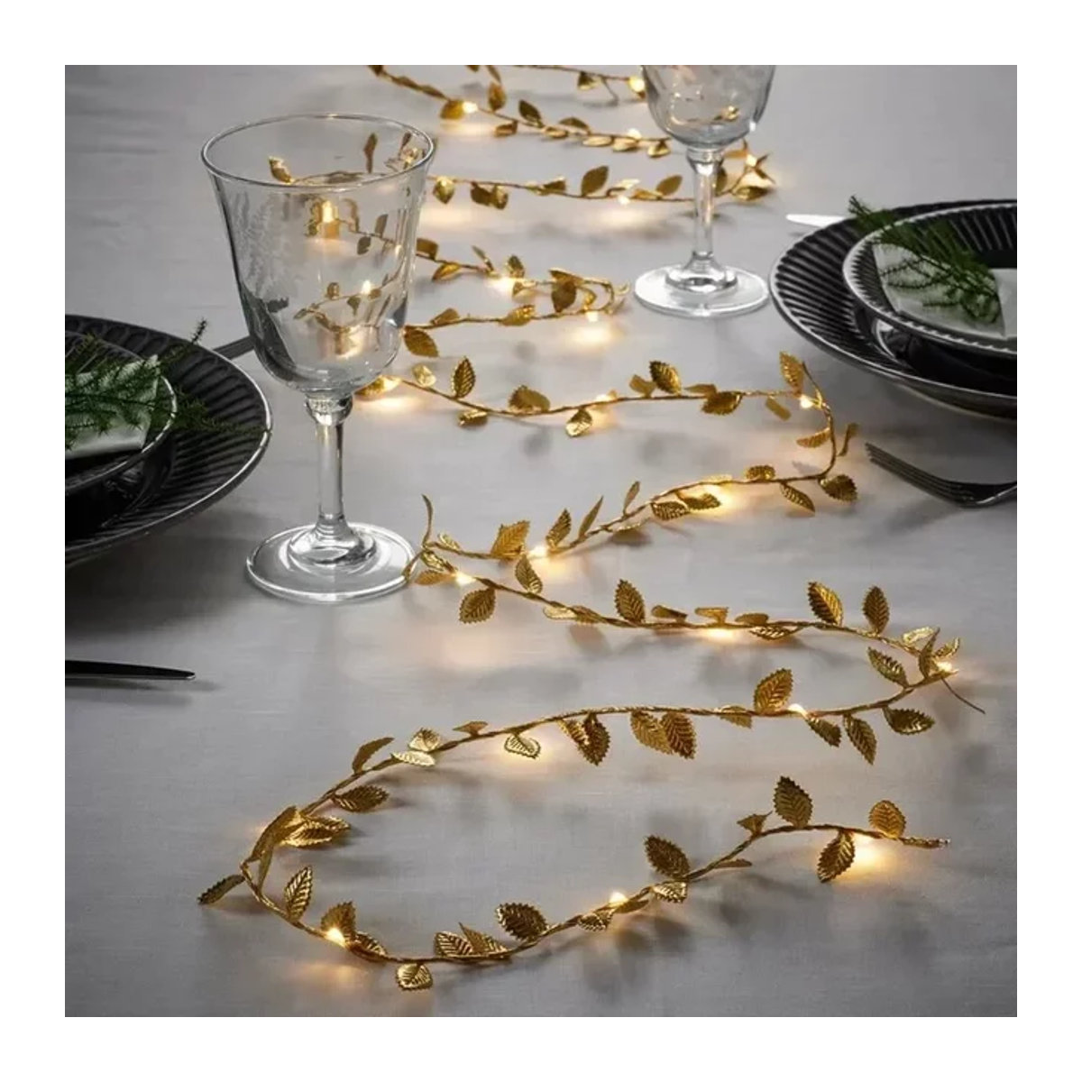 LED Lichterkette mit goldenen Blättern, 2 m Länge, 20 integrierte LEDs für Dekoration in Haus und Garten - Bild 1