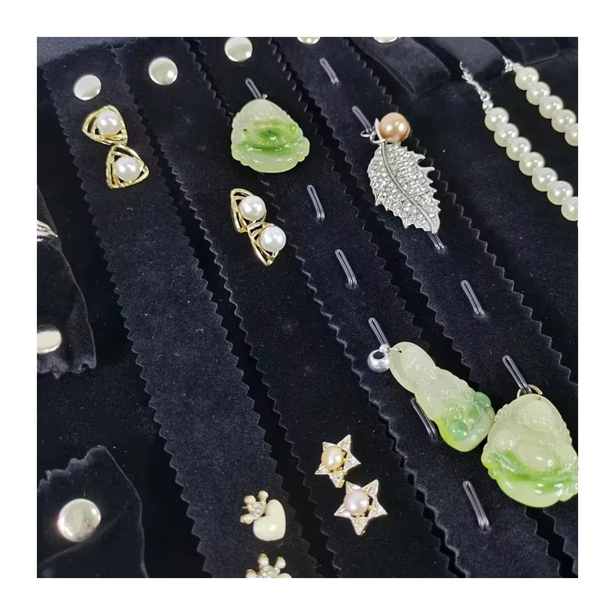Lesaiyarr Schmuck-Aufbewahrungstasche aus Samt in Schwarz für Ringe, Halsketten, Anhänger und Ohrringe - Bild 5