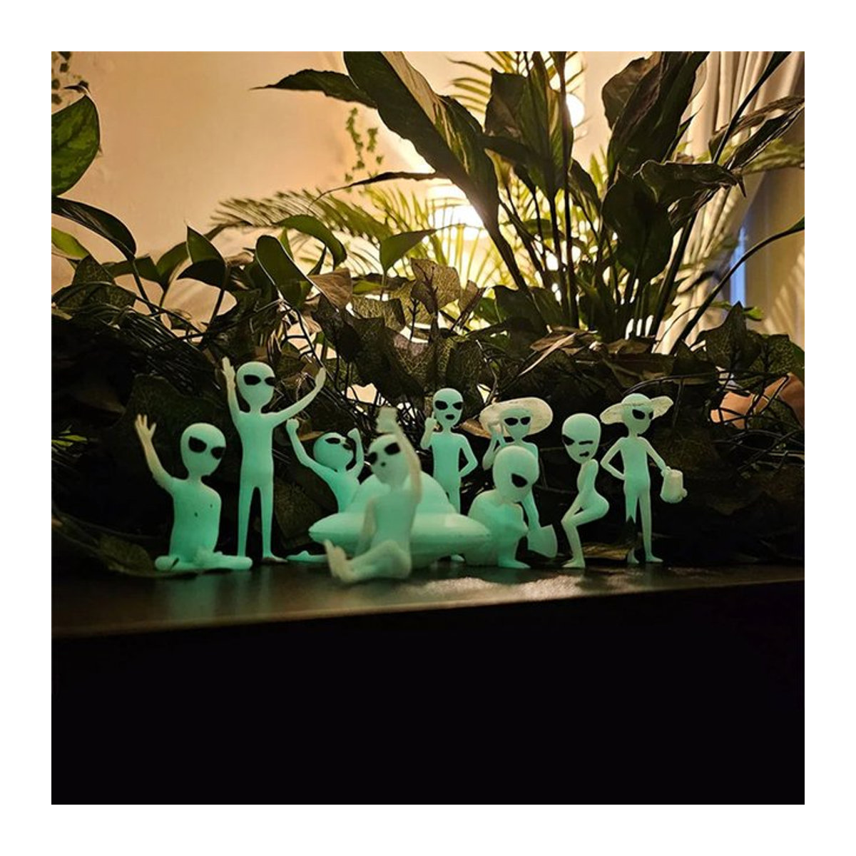 Leuchtendes Alien Ornament Set aus Kunststoff in Blau und Grün für Wohnzimmer und Garten - Bild 1