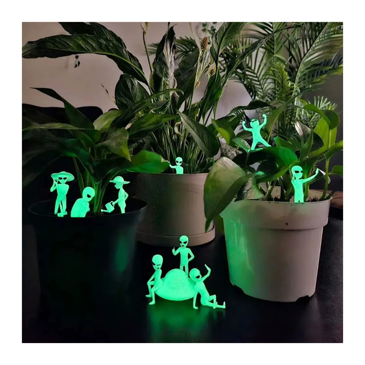 Leuchtendes Alien Ornament Set aus Kunststoff in Blau und Grün für Wohnzimmer und Garten - Bild 3