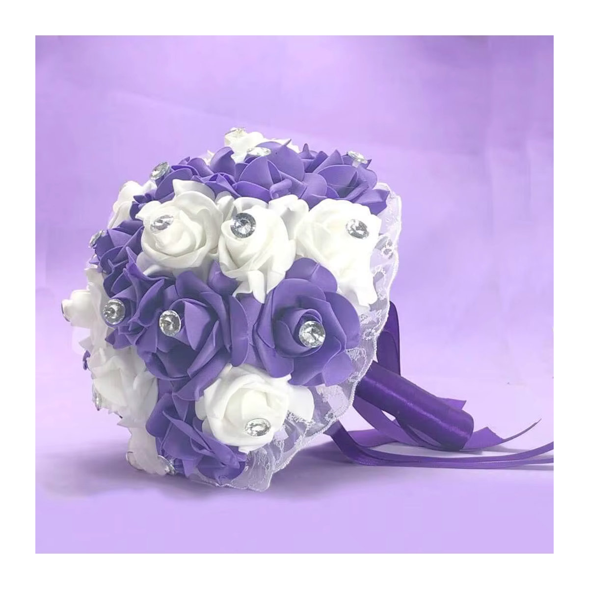 Lila Brautstrauß mit großen Diamant-Akzenten für deine Hochzeit, Textil-Blumenstrauß True Love Gift - Bild 3