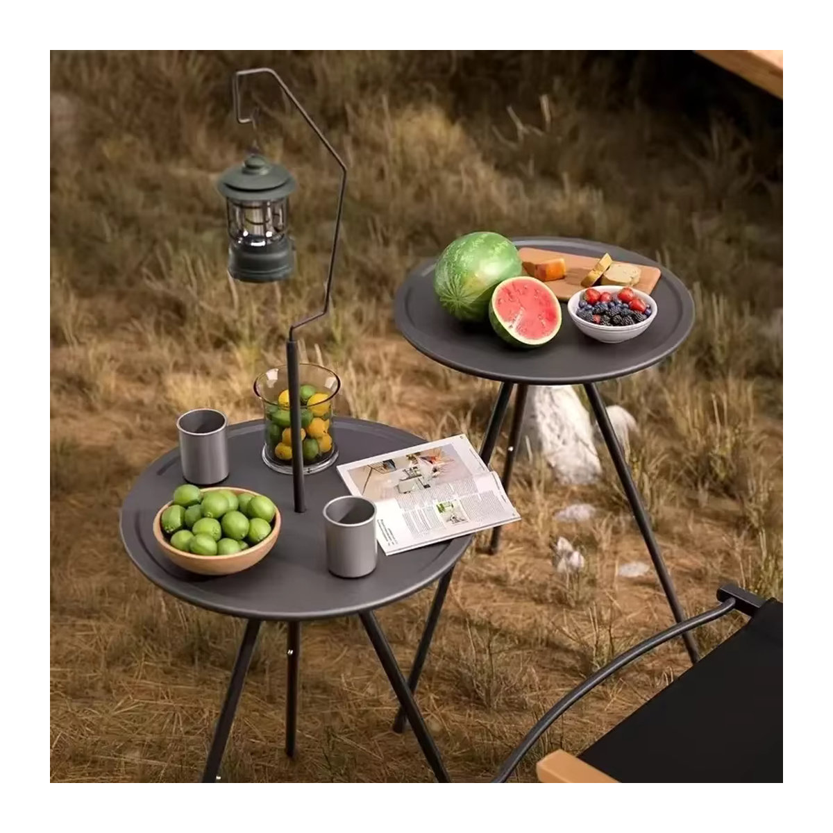 LIUSHADUOLA Tragbarer Outdoor-Tisch in Schwarz mit Lampenständer und faltbarer Eisenkonstruktion im lässigen Stil - Bild 2