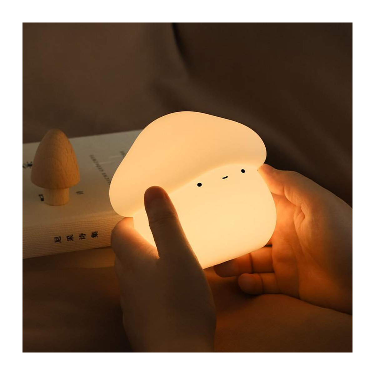 Lokey Pilz Nachtlampe für Kinder aus Silikon, dimmbares LED Schlafnachtlicht in Weiß mit Timer und warmweißem Licht - Bild 3