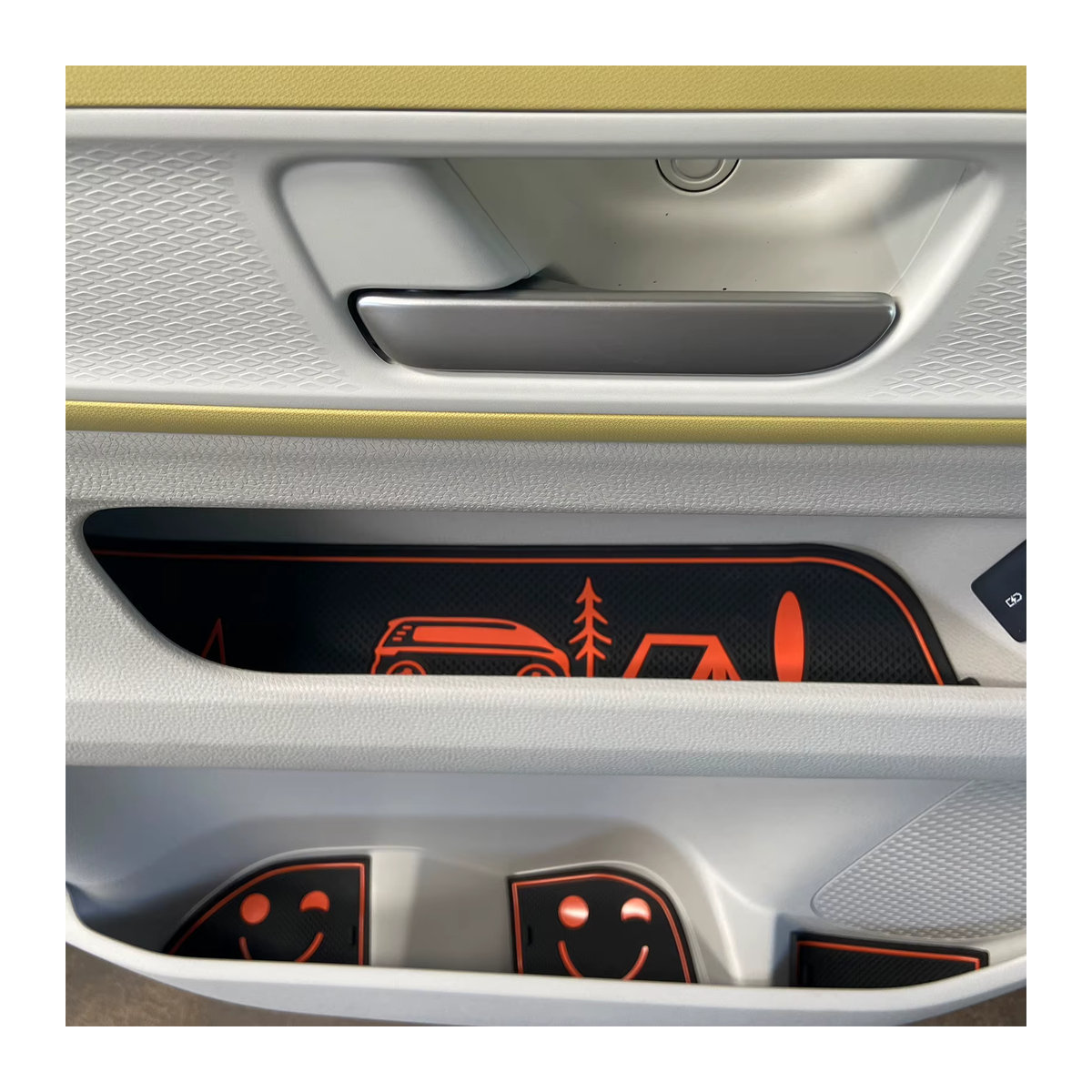 LS AUTO 26er Set rutschfeste Auto-Tassenuntersetzer für Volkswagen VW ID. Buzz in Schwarz aus Kunststoff - Bild 2