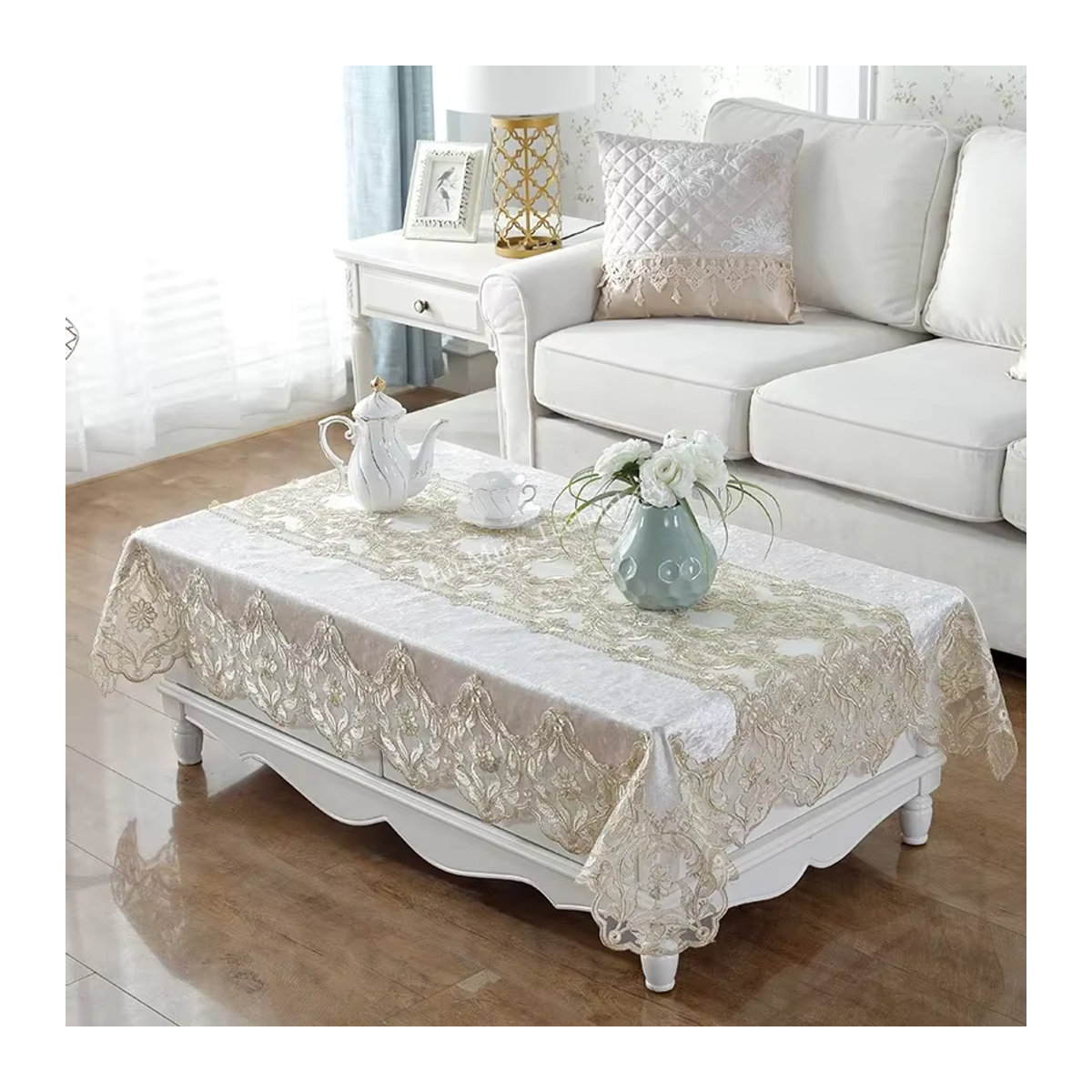 Luxuriöse Samt-Tischdecke Julliette Dream in Gold und Silber mit Spitzenstickerei für deinen Esstisch - Bild 3