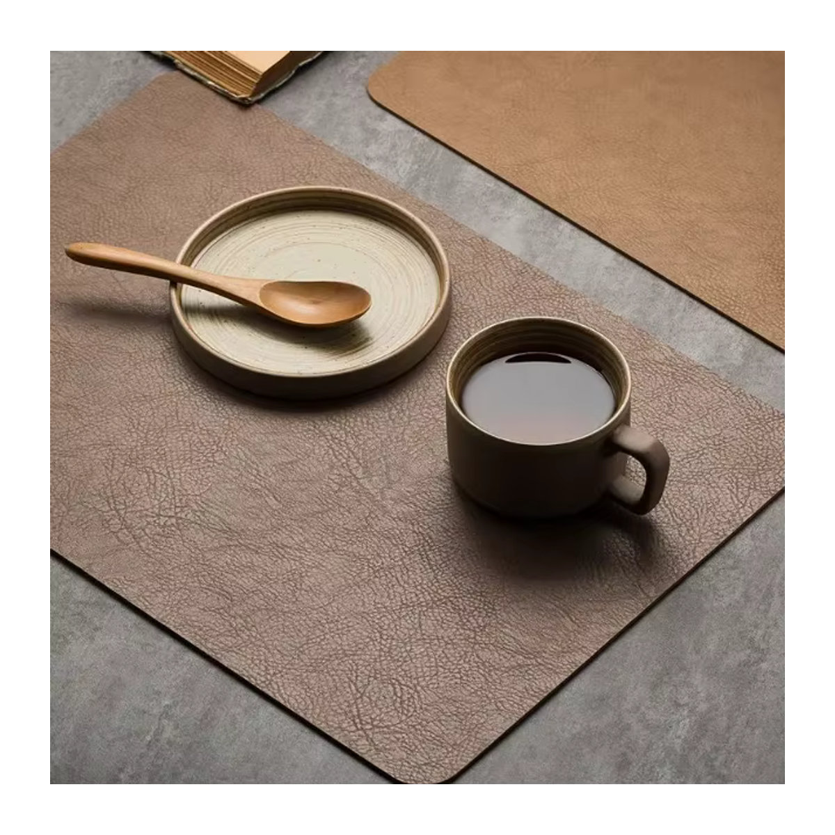 Luxuriöses Tischset aus massivem Leder in Kaffeebraun, wasserdicht und wärmeisolierend - Bild 1