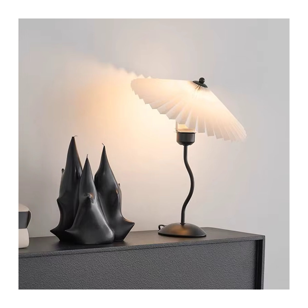 Lyfs Retro LED Tischlampe aus Papier in Schwarz oder Weiß für Schreibtisch und Nachttisch - Bild 2