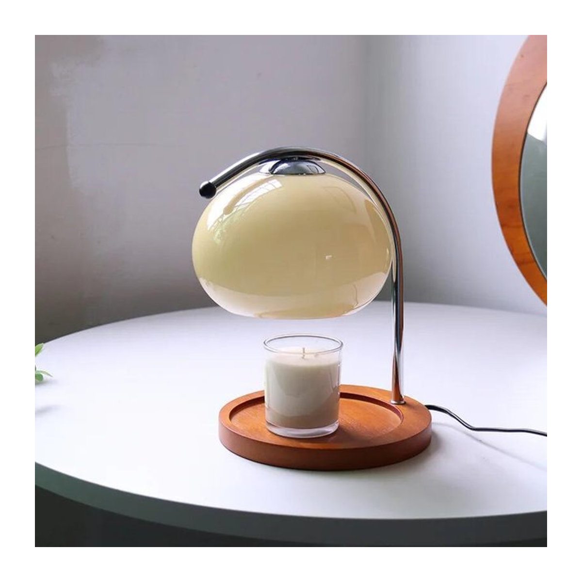 Lyfs Tischlampe als Kerzenwärmer aus Glas und Metall in Braun mit transparentem Schirm im Retro-Design - Bild 1