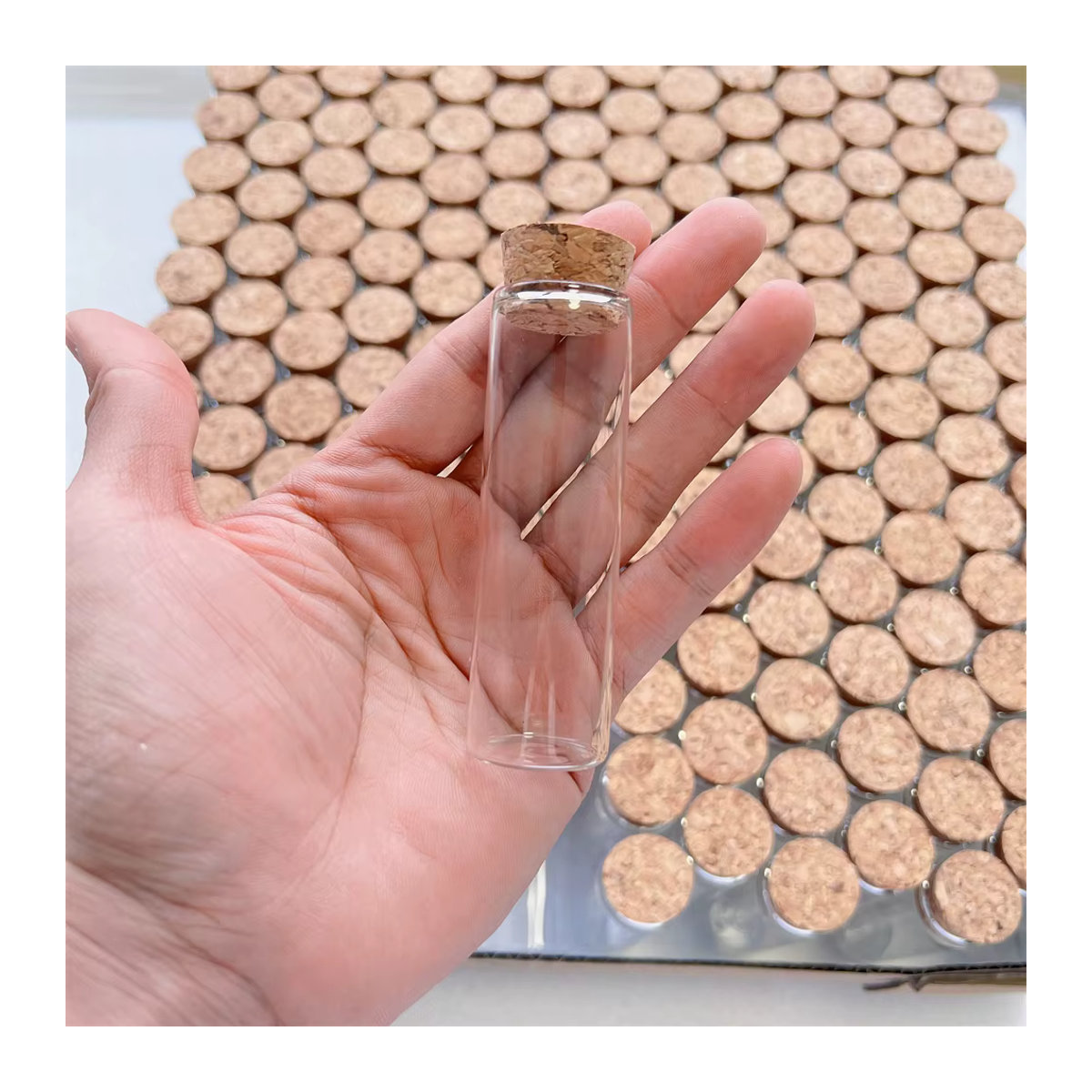 LYGIL Leere Glasflaschen mit Korken, transparent, 30 ml, Durchmesser: 2,5 cm, Set mit 24 Stück für Hochzeitsgeschenke und DIY-Dekoration - Bild 4