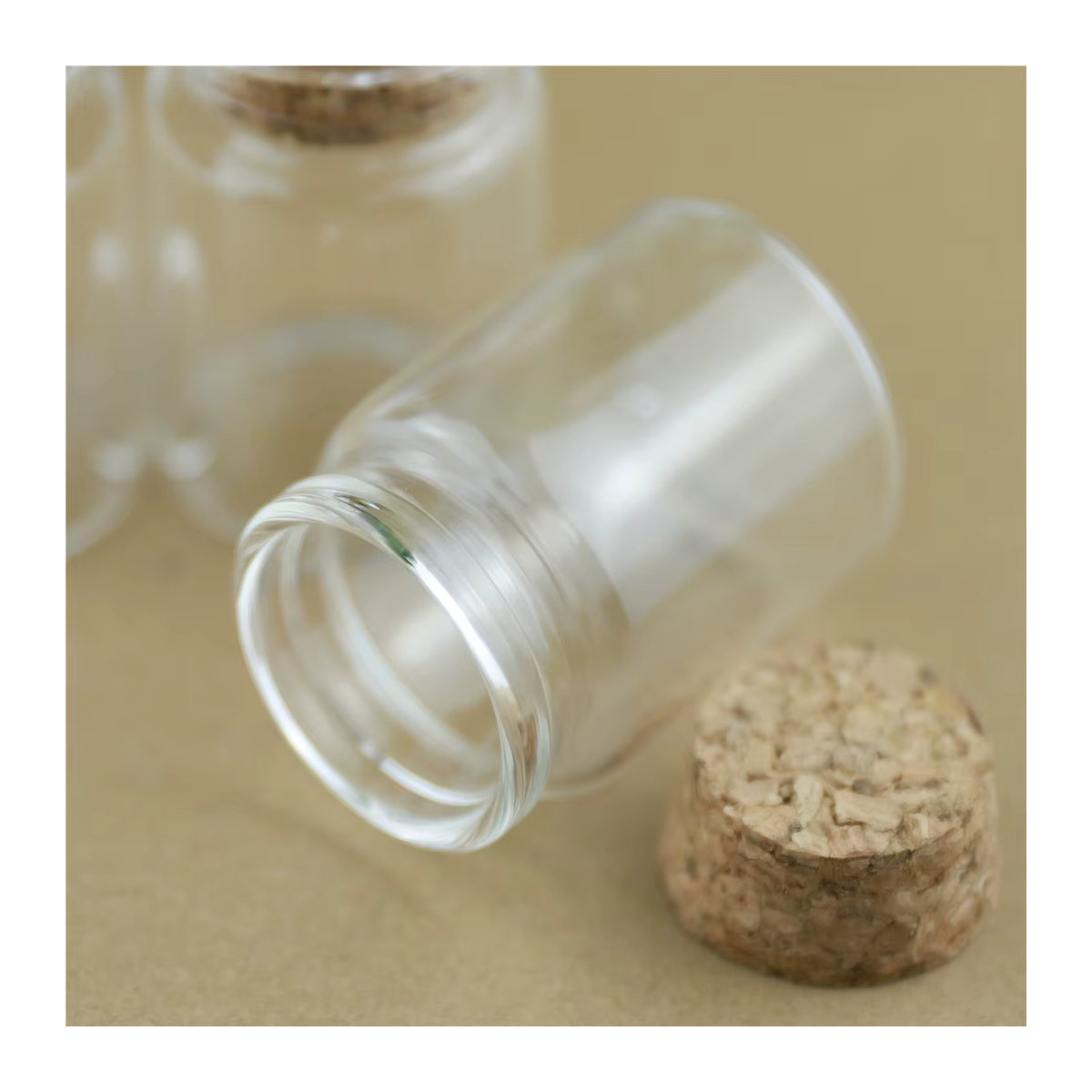 LYGIL Mini Glasflaschen mit Korkverschluss, transparente Glasröhren für DIY Dekoration, 30ml, Durchmesser: 3,7 cm, Höhe: 5 cm - Bild 6