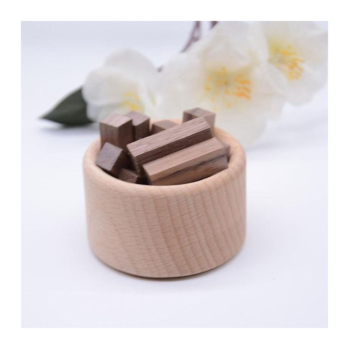 Mango Event Aromadiffusor aus schwarzem Walnussholz mit Rattanstäbchen in Schwarz und Braun - Bild 1