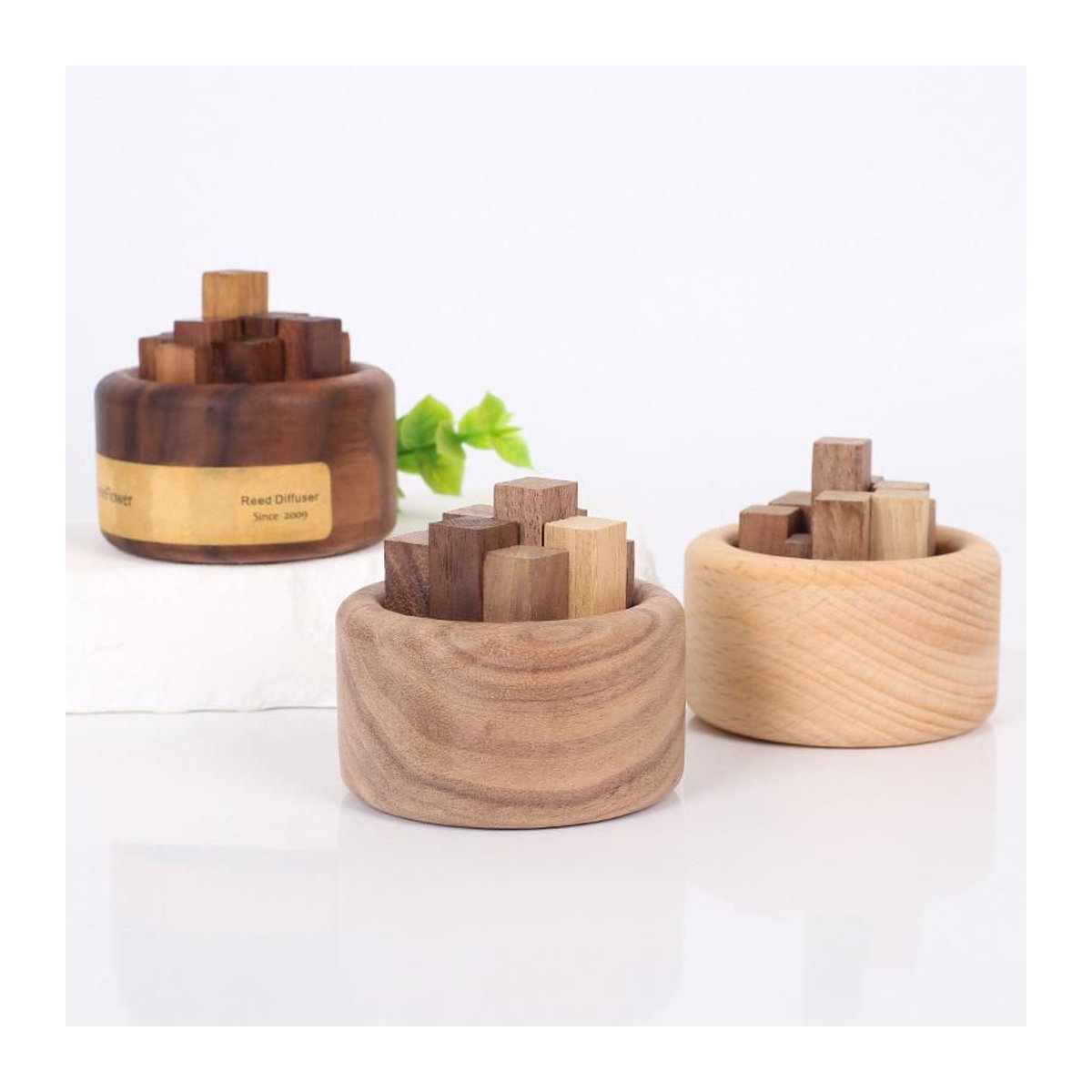 Mango Event Aromadiffusor aus schwarzem Walnussholz mit Rattanstäbchen in Schwarz und Braun - Bild 2
