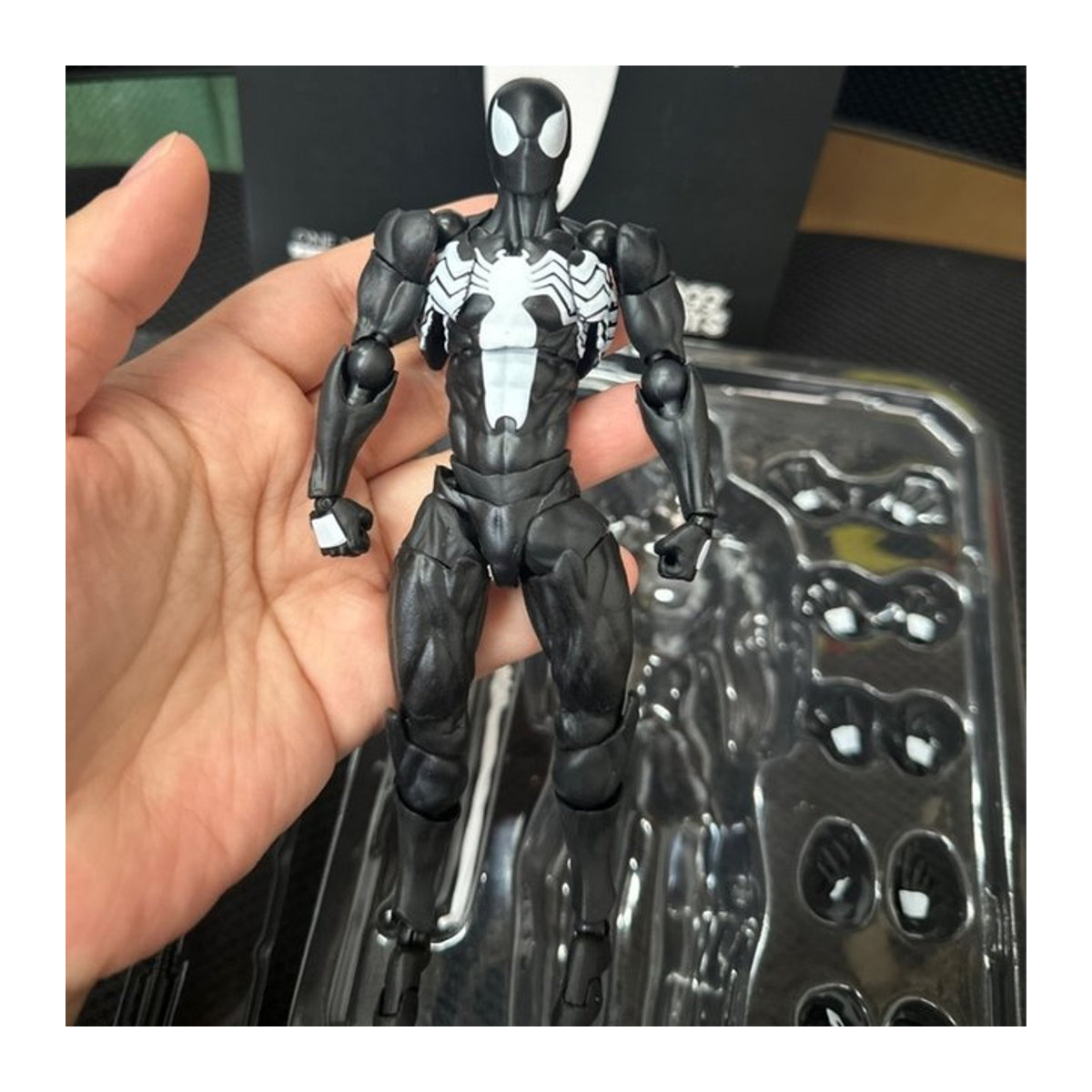 Marvel Black Neighbor Symbiote Spider Man Black Venom Battle Suit Bewegliche Actionfigur in Schwarz aus Kunststoff - Bild 1
