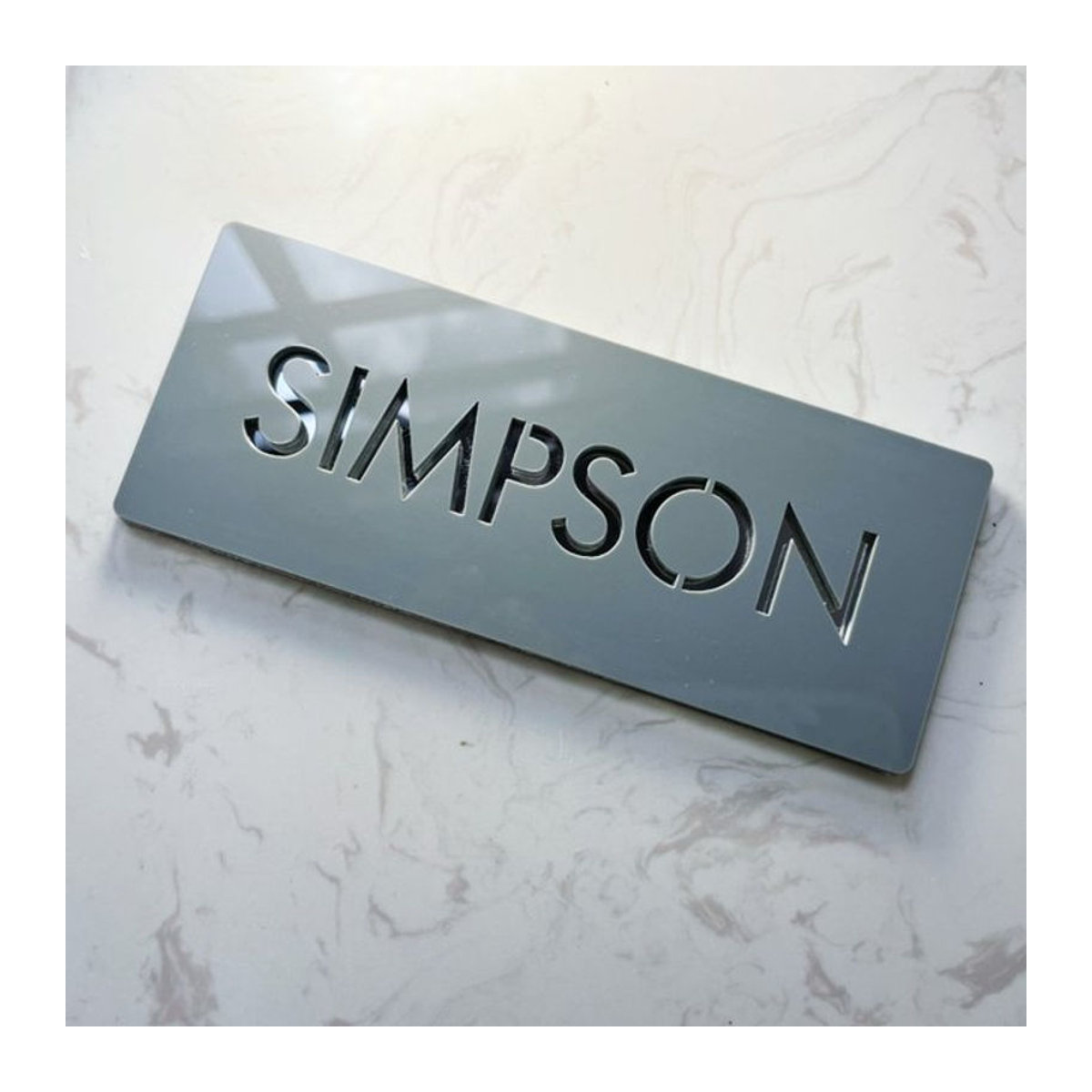 MD Individuelles 3D Türschild aus Acryl mit Magnet oder Aufkleber in Weiß und Silber für Hausnummern, Buchstaben oder Familiennamen zur Wandmontage - Bild 1