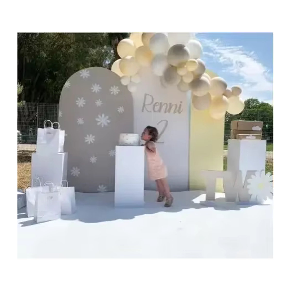 Mehofond Blumenbogen Hintergrund in Beige für Hochzeit, Babyparty oder Geburtstag als doppelseitige Textil-Dekoration - Bild 1