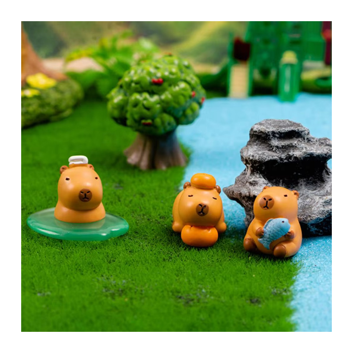Mehrfarbige Cartoon Capybara Statue aus Harz als Miniatur Figur für Auto und Tischdekoration - Bild 2