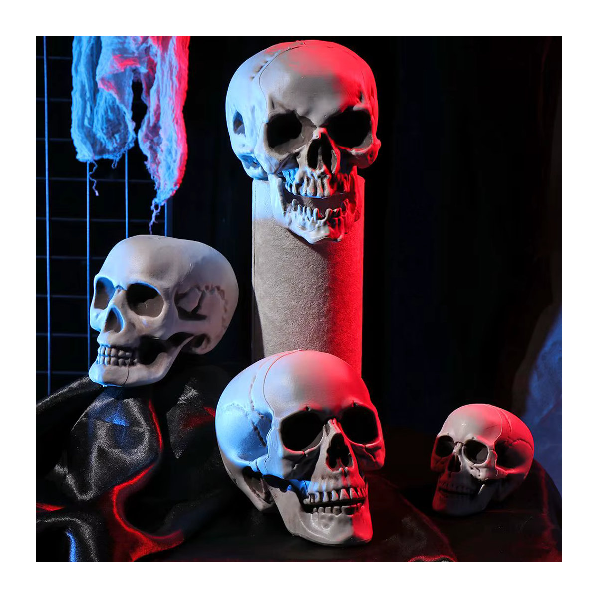 Menschlicher Schädel als Halloween-Deko in Weiß - Bild 2