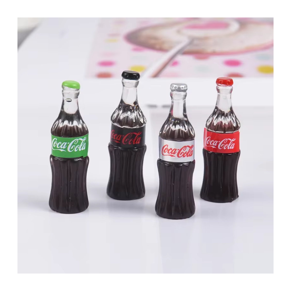 Migii Mini Cola-Getränk-Modell Set, 4 Stück, mehrfarbig, 32 mm, Zubehör für Puppenhaus und Miniaturen - Bild 2