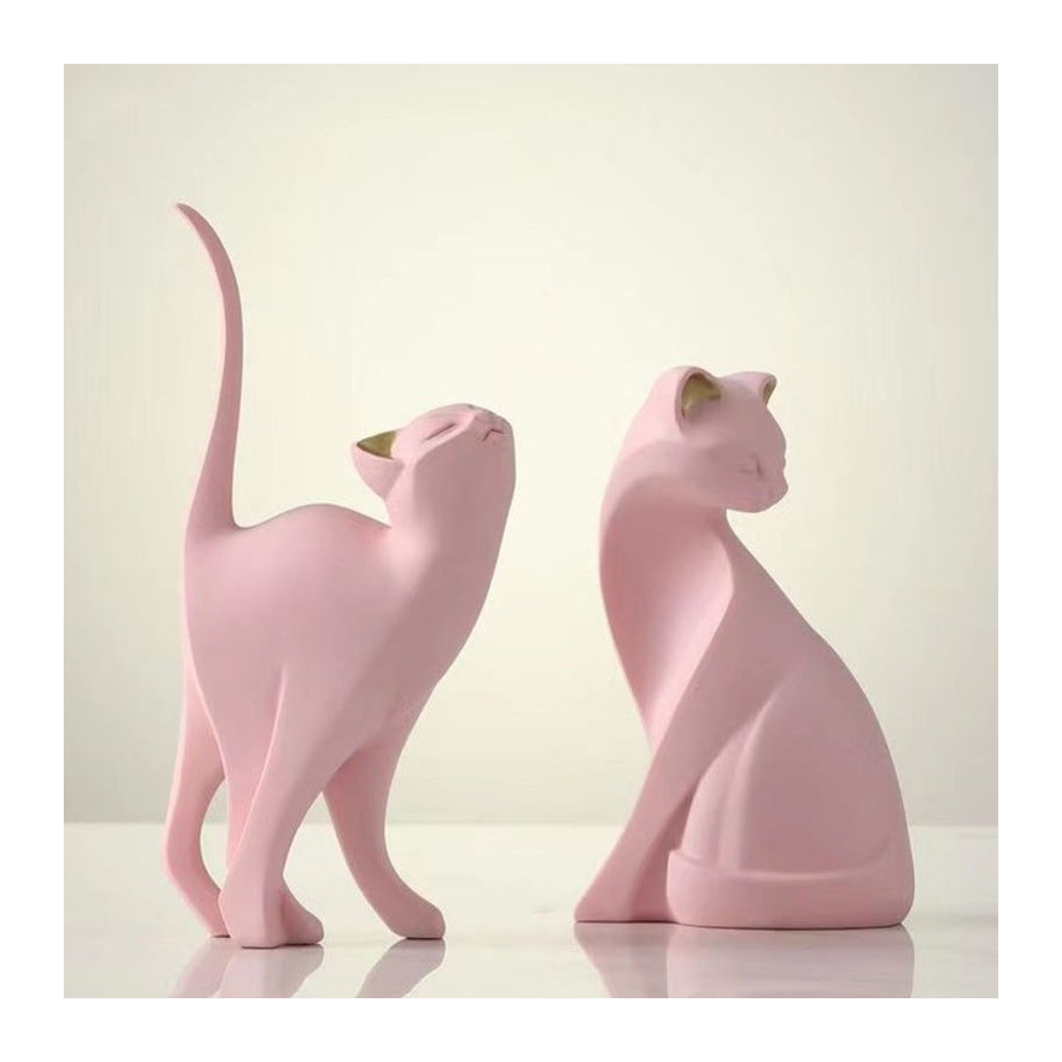 Milsccat Katzenstatuen als Paar aus Kunstharz in Weiß und Rosa zur dekorativen Heimgestaltung und als kreatives Hochzeitsgeschenk - Bild 1