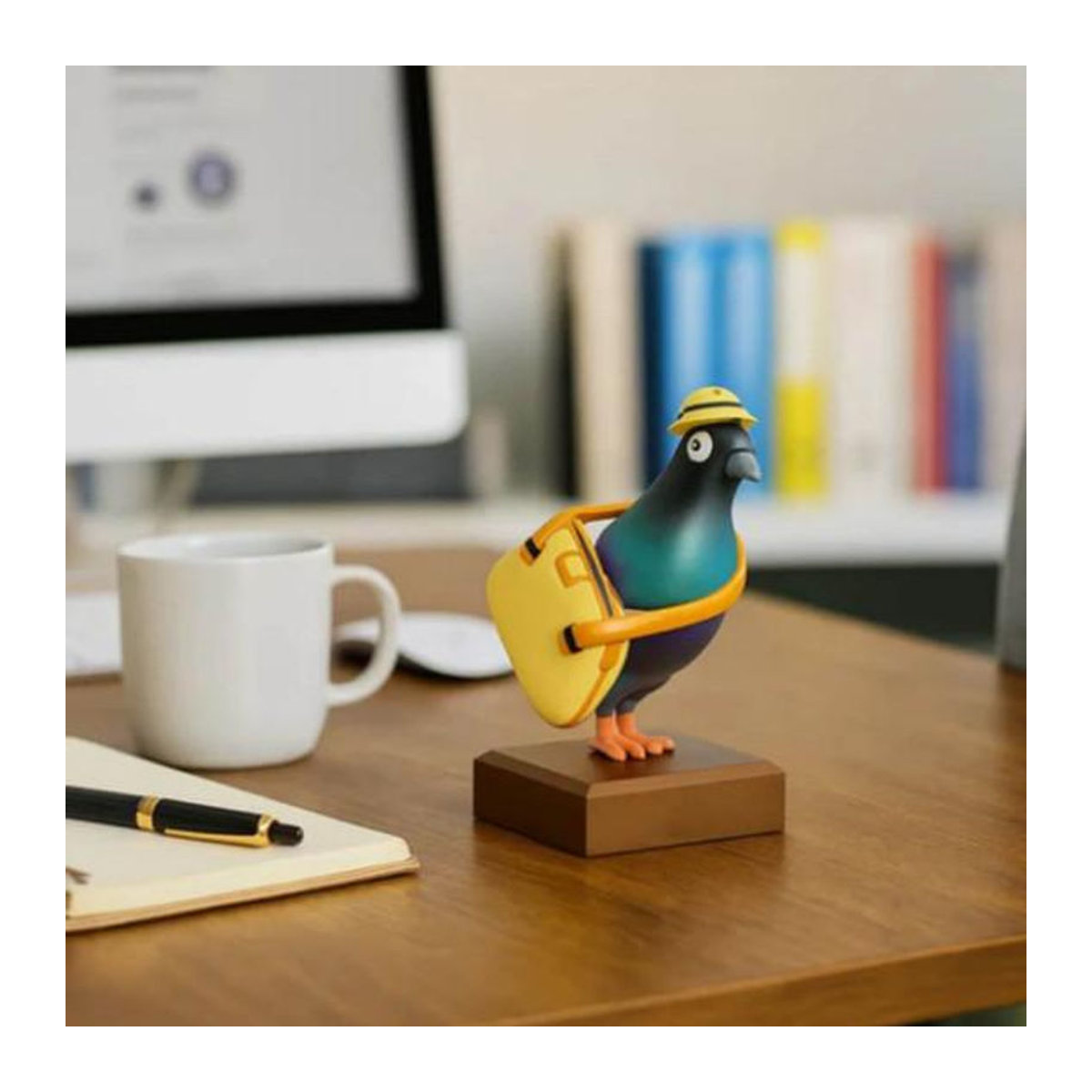 Mini Brieftaube Figur aus Kunstharz als Schreibtischdeko und Ornament in Mehrfarbig - Bild 2