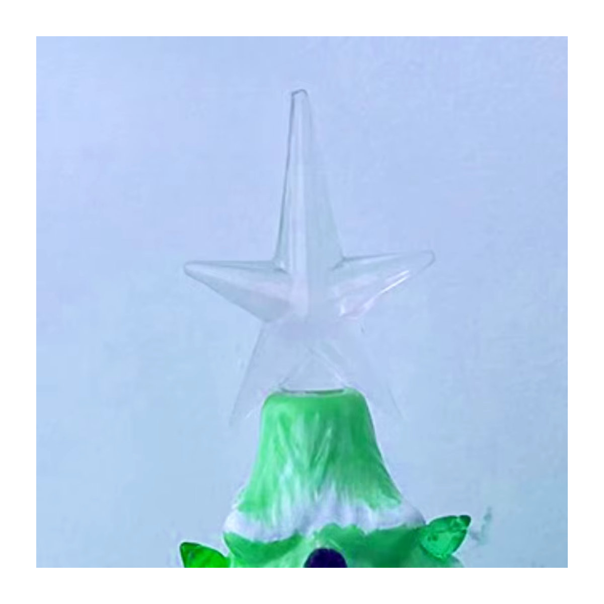 Mini Weihnachtsbaum aus Keramik mit LED-Ornament in Grün für die Tischdekoration - Bild 4