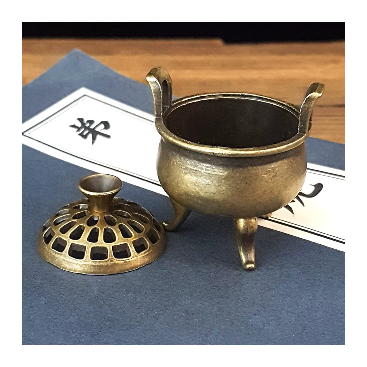 MINIDEAL Aromatherapie-Brenner aus Metall in Bronze, schlichter Räucherstäbchenhalter mit hohlem Dreibein-Design - Bild 3