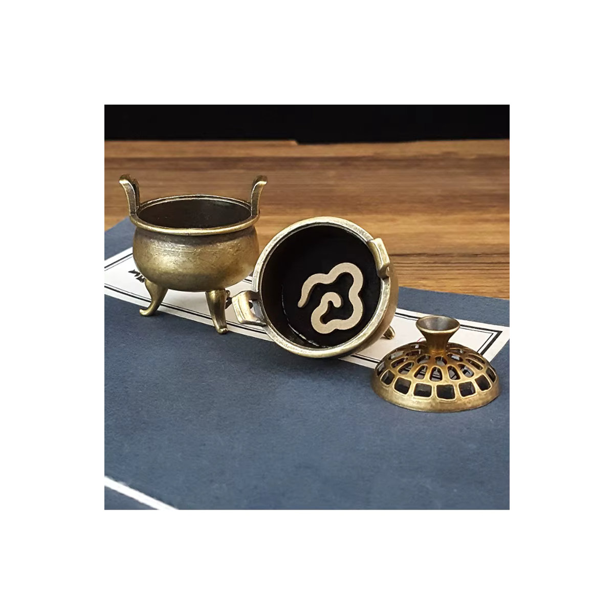 MINIDEAL Aromatherapie-Brenner aus Metall in Bronze, schlichter Räucherstäbchenhalter mit hohlem Dreibein-Design - Bild 4