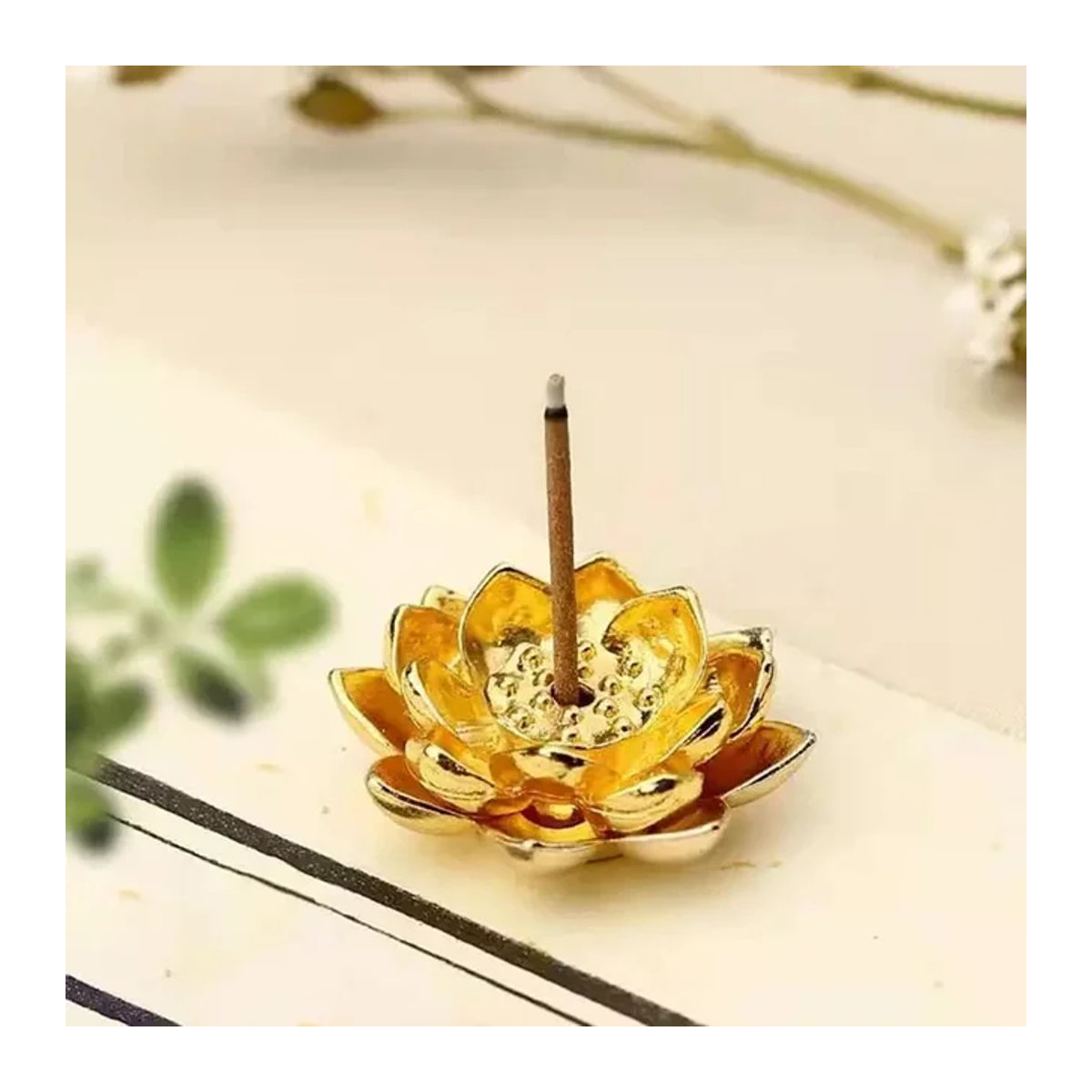 MINIDEAL Weihrauchhalter aus Metall in Gold mit Lotus-Design für Räucherstäbchen - Bild 1