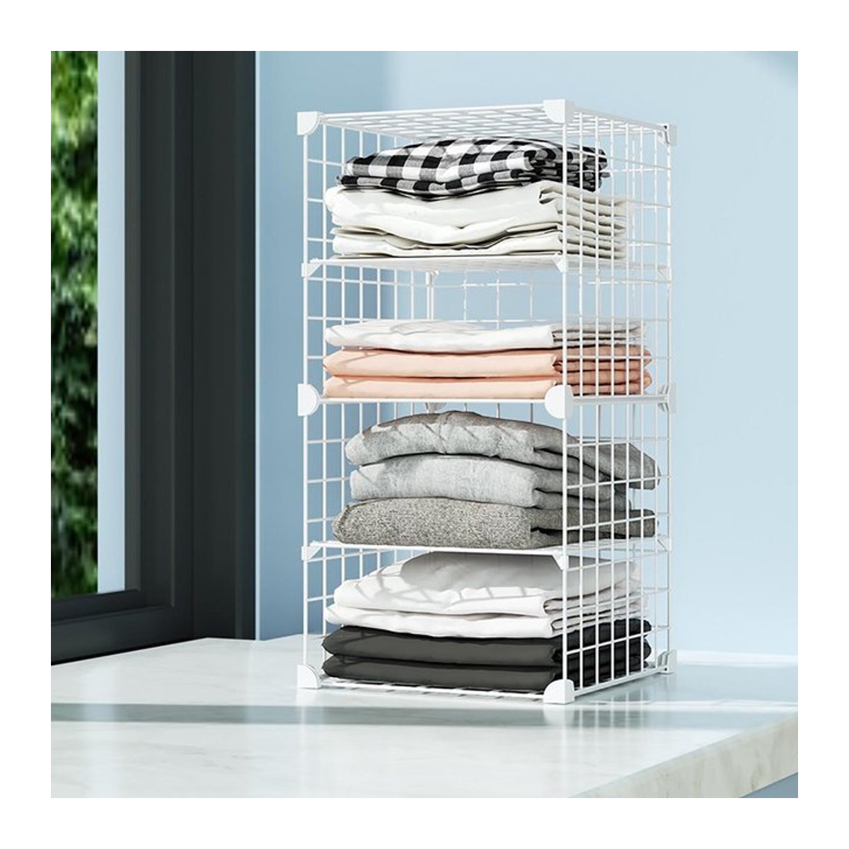 Minimalistisches Bücherregal aus Metall in Weiß als multifunktionale Aufbewahrungslösung für Fenster und Balkon - Bild 1