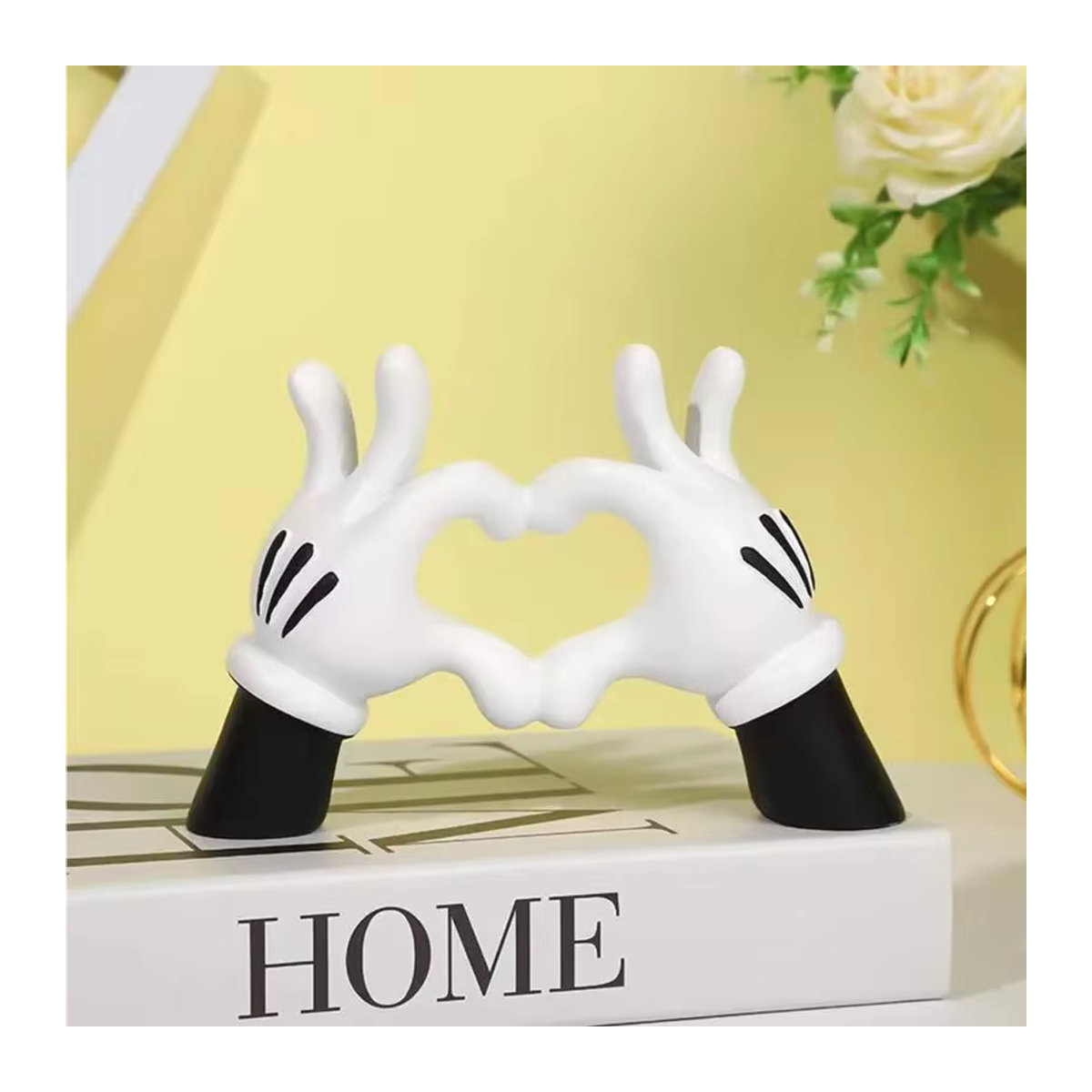 MINISO Mickey Mouse Skulptur aus Kunstharz in Weiß als moderne Deko-Figur für dein Wohnzimmer oder deinen Schreibtisch - Bild 3